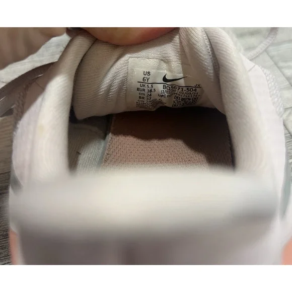 Nike sneakers Revolution 5 Womens Size 6Youth Pink White Black - Picture 9 of 9